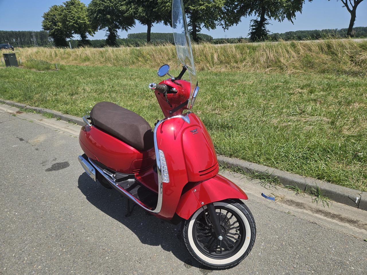 DJJD AVANTGARDE SCOOTER met 2361 km !