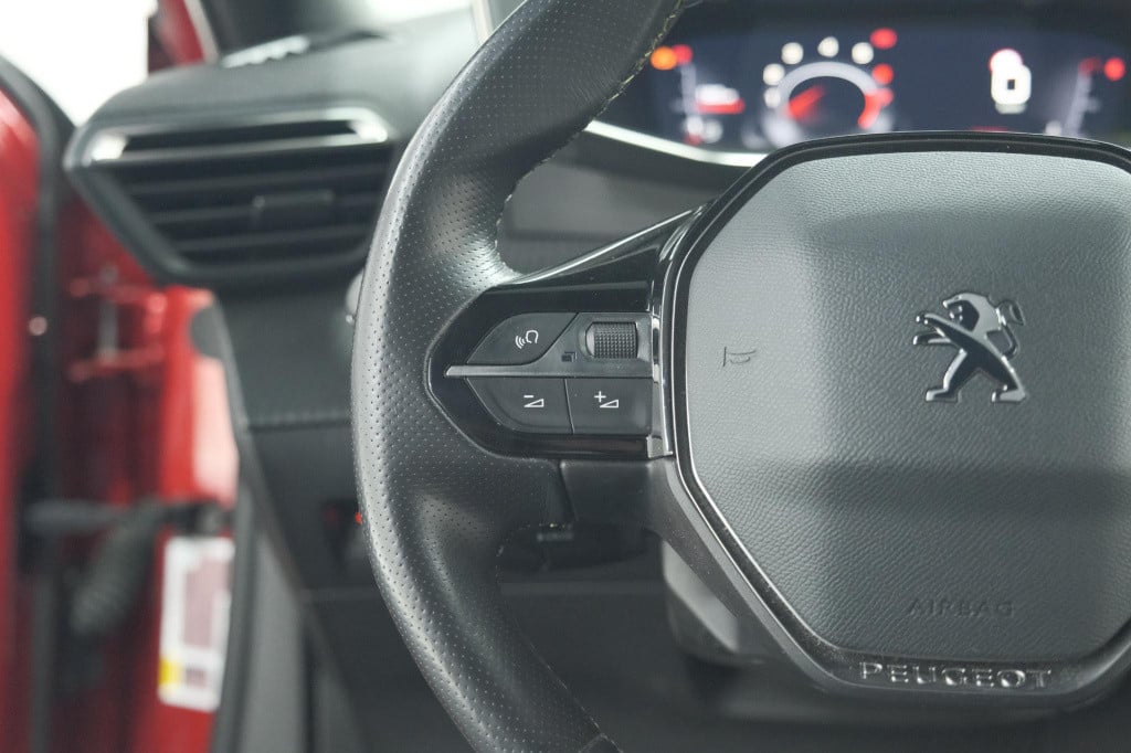 Peugeot 2008 puretech 130 gt-line | trekhaak | camera | apple carplay | par