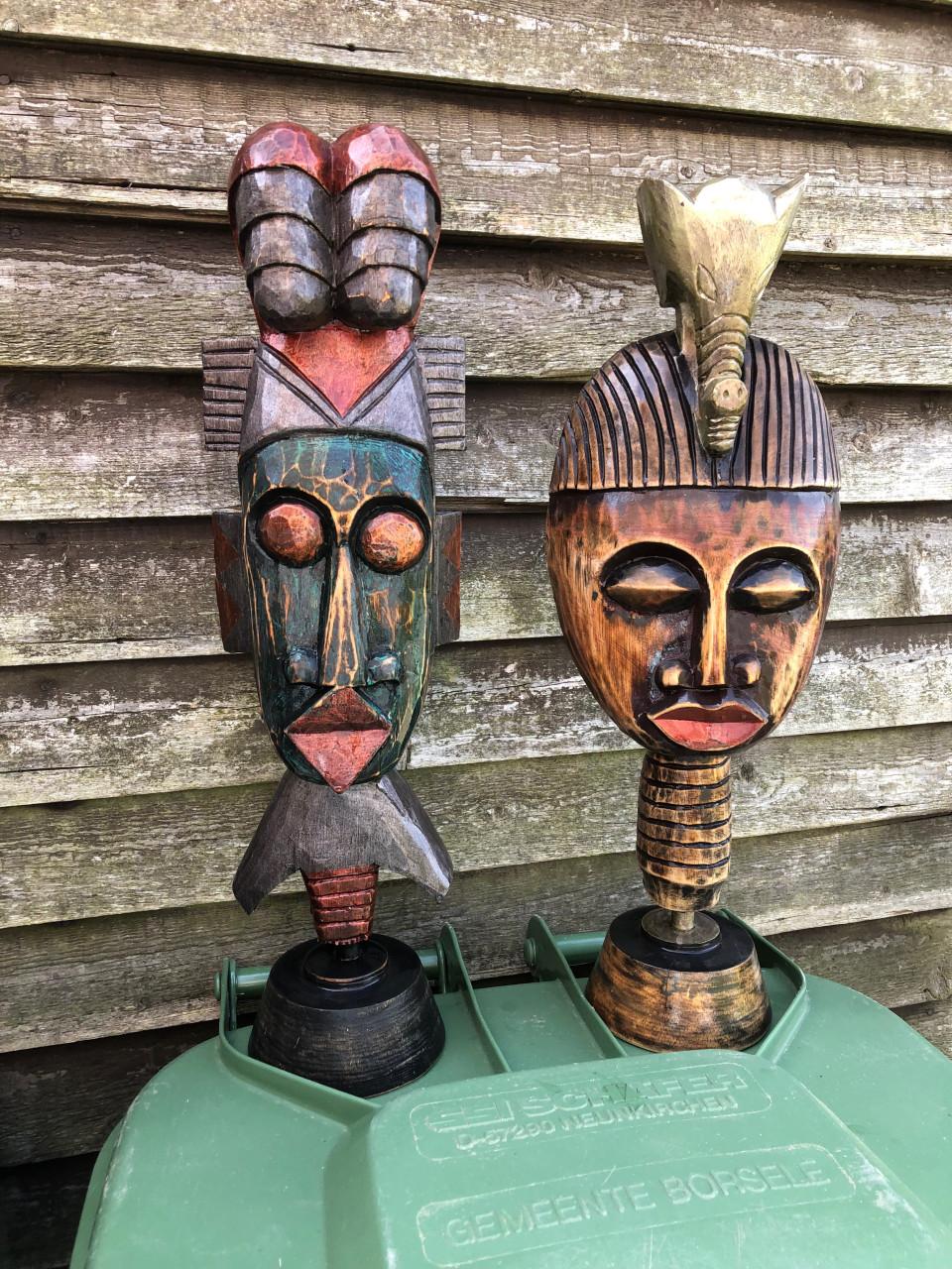 4 Afrikaanse houten beelden