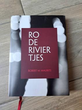 Rode riviertjes van Robert M Maurits