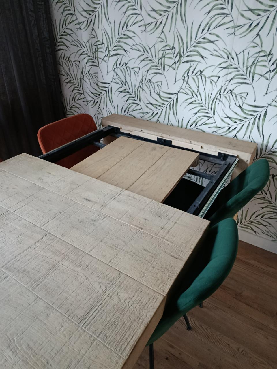 Gratis af te halen, uitschuifbare eettafel