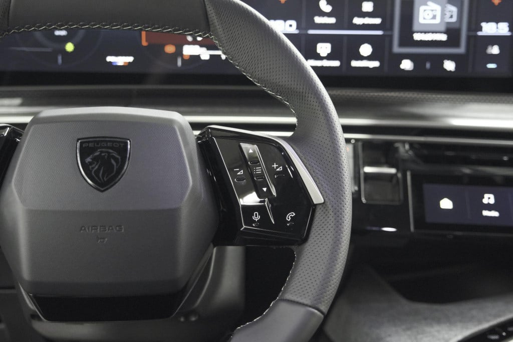 Peugeot 5008 1.2 hybrid 145 gt | panoramadak | camera | elektrische achterk