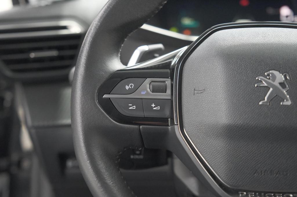 Peugeot 208 puretech 100 eat8 allure | camera | navigatie | apple carplay |