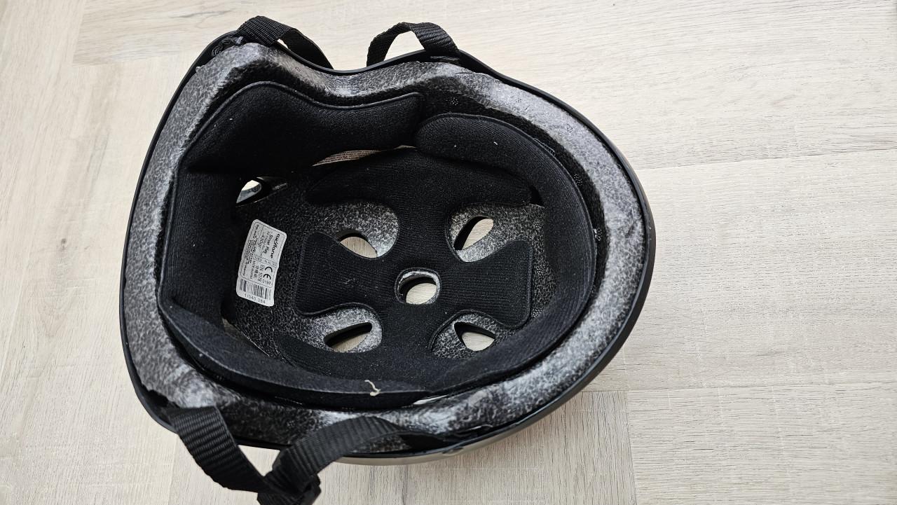 Skatehelm en kniebeschermers