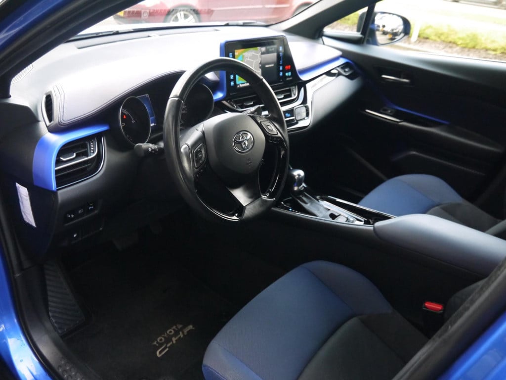 Toyota C-hr 1.8 hybrid bi-tone|dealeronderhouden|rijklaar