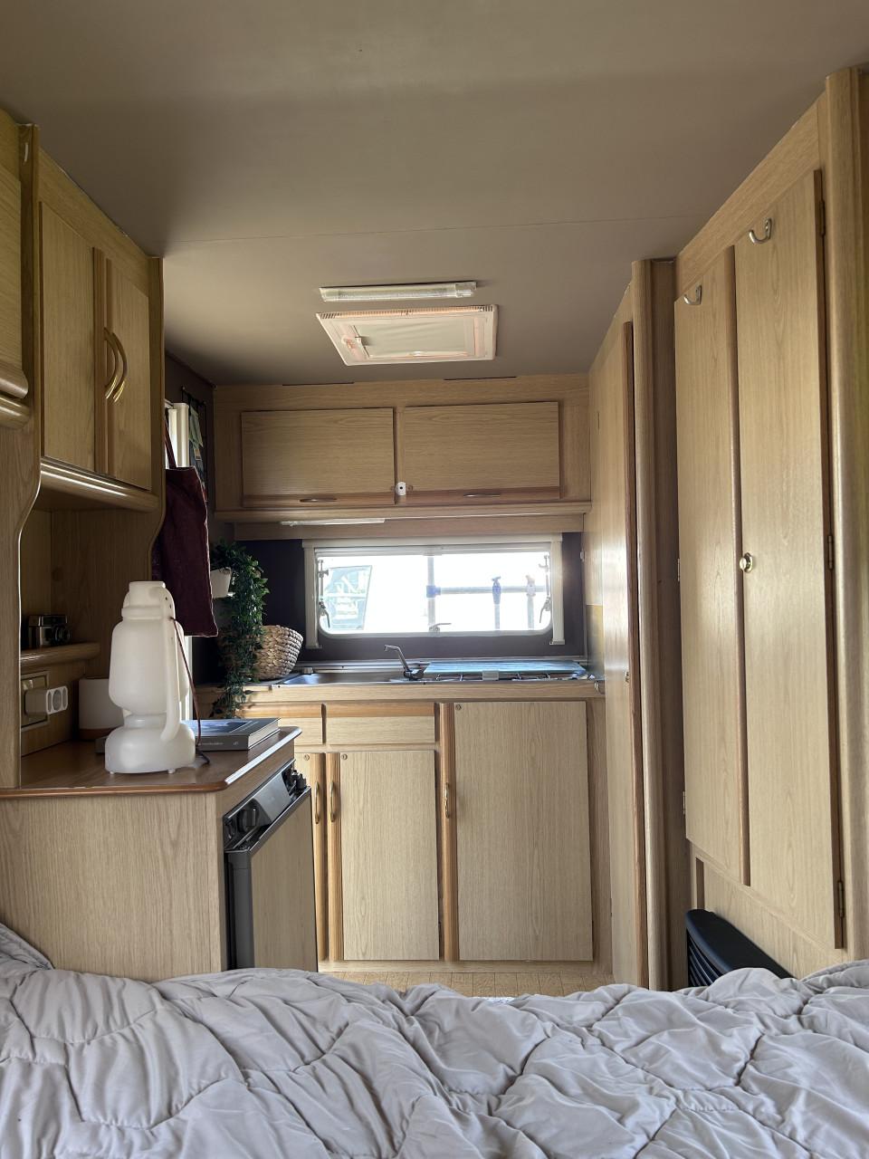 Frisse caravan SPRITE EK390 compleet met voortent en luifel