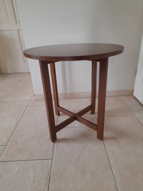 Leuk tafeltje 60 doorsnede x 61H (in goede nette staat )