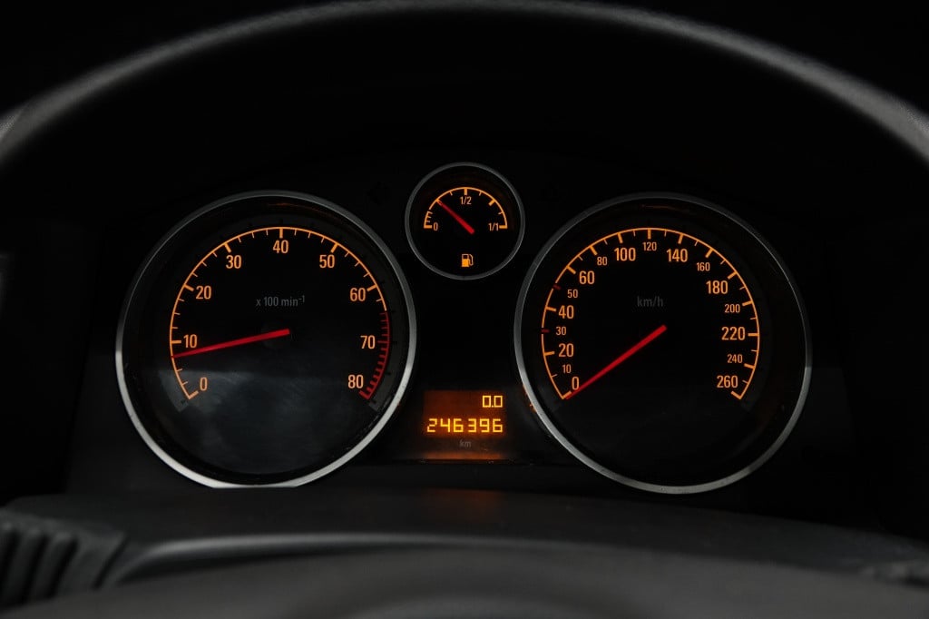 Opel Astra gtc 1.6 sport | cruise |