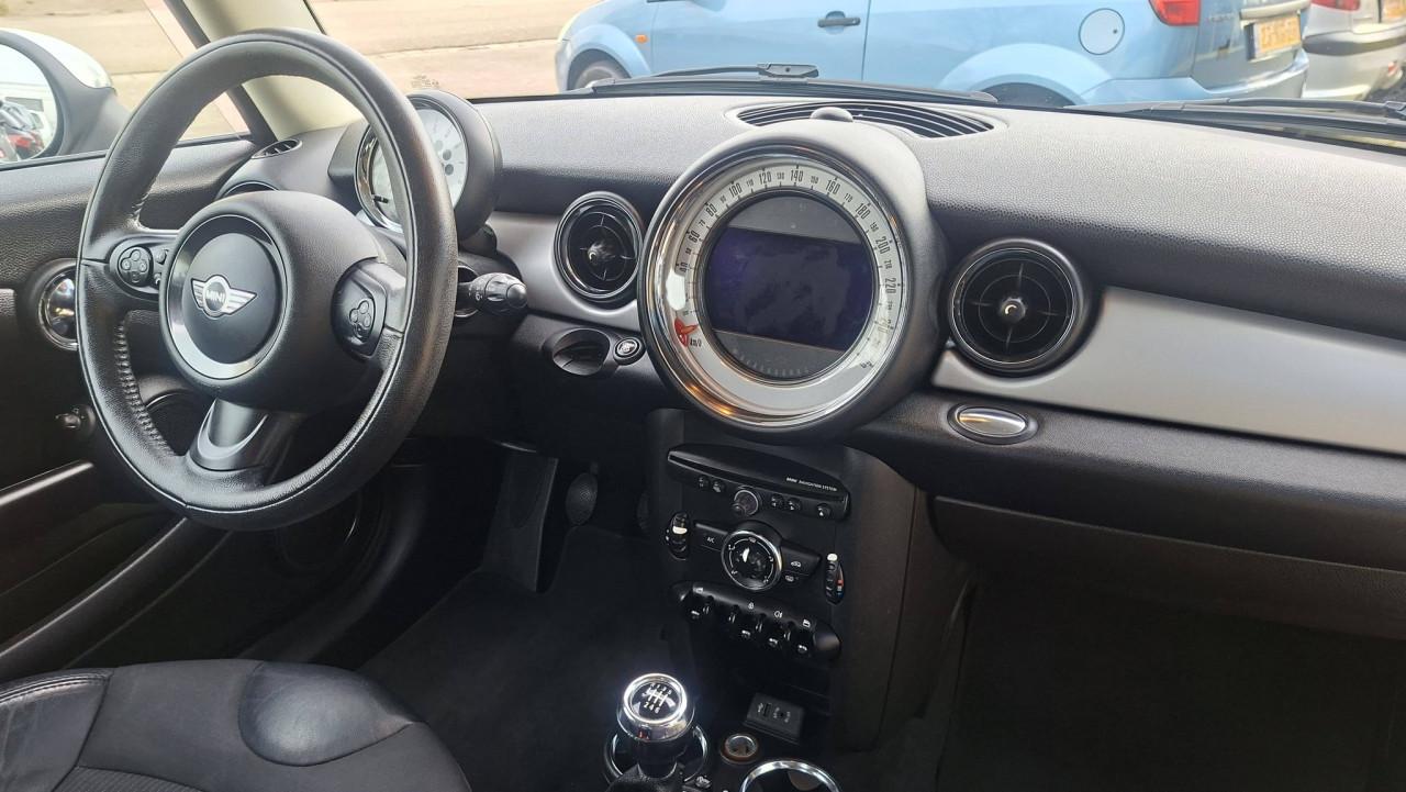 Mini One Chili 3drs bj:2014 airco-navigatie 131.000km nwst apk 2027 !!