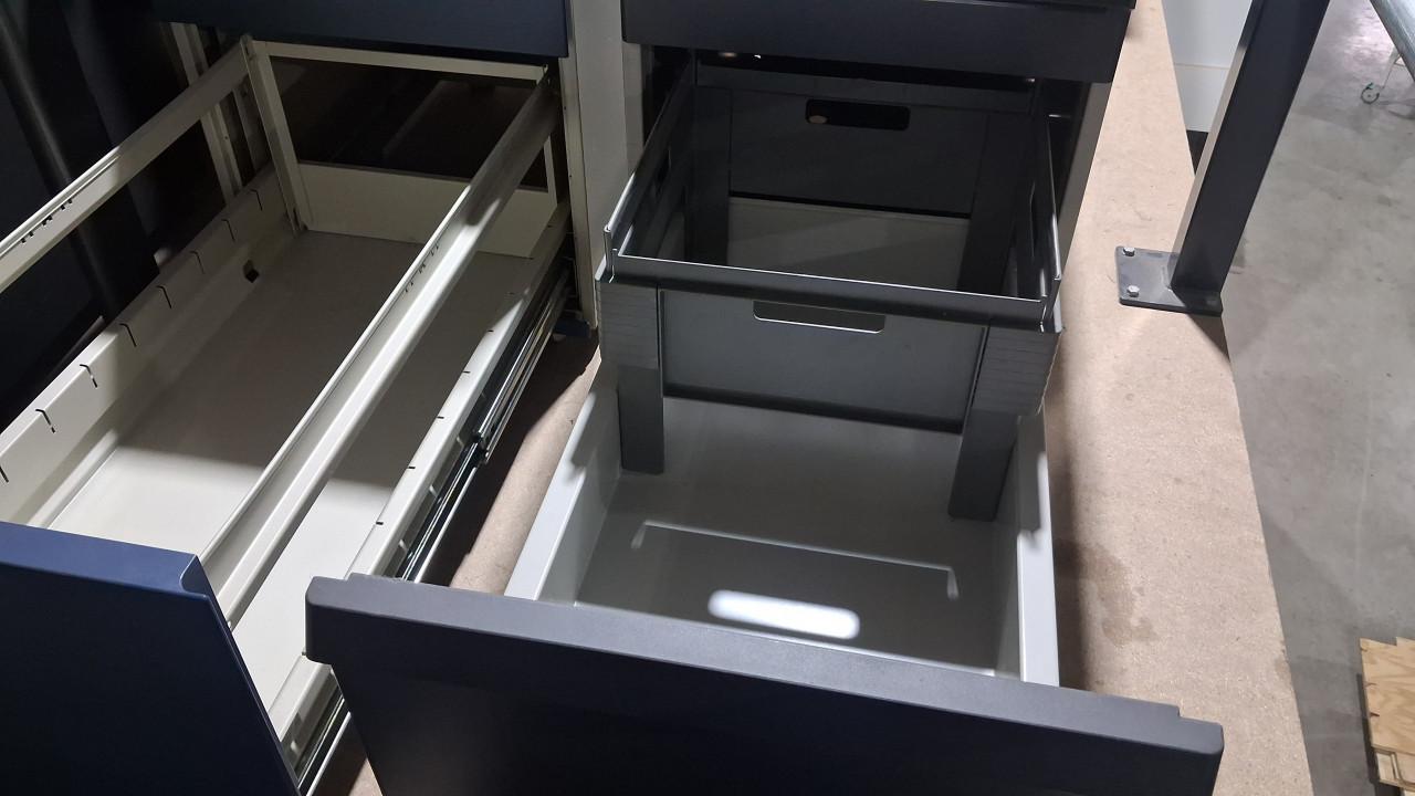 Metalen ladekast, ladeblok