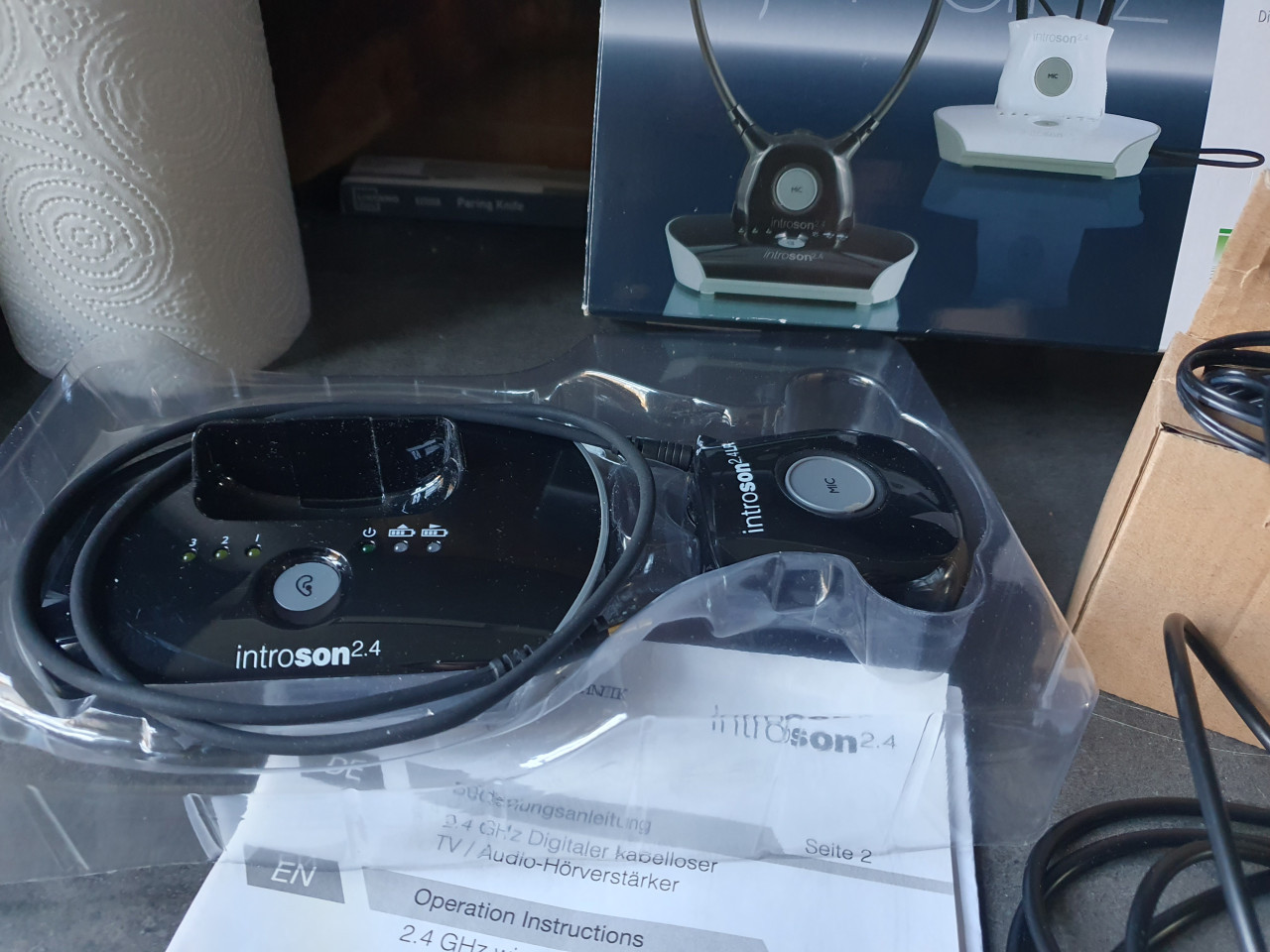 Nieuw Introson 2,4 GHz draadloos TV luister-systeem van Hoorexpert BV...