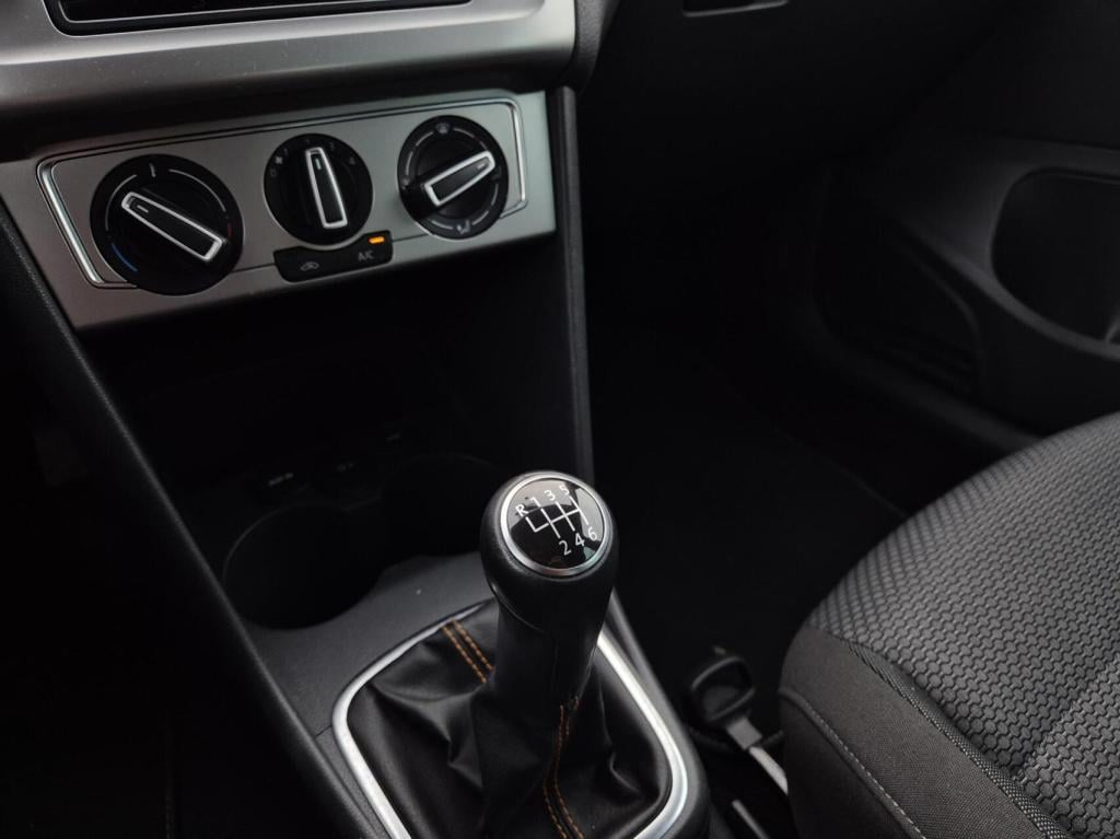 Volkswagen Polo 1.2 tsi comfortline / 5-deurs / airco / cruisecontrol / par