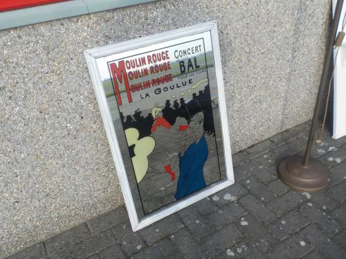 Spiegel 89 x 62 cm in goede staat met afbeelding erop ! koopje 10 euro