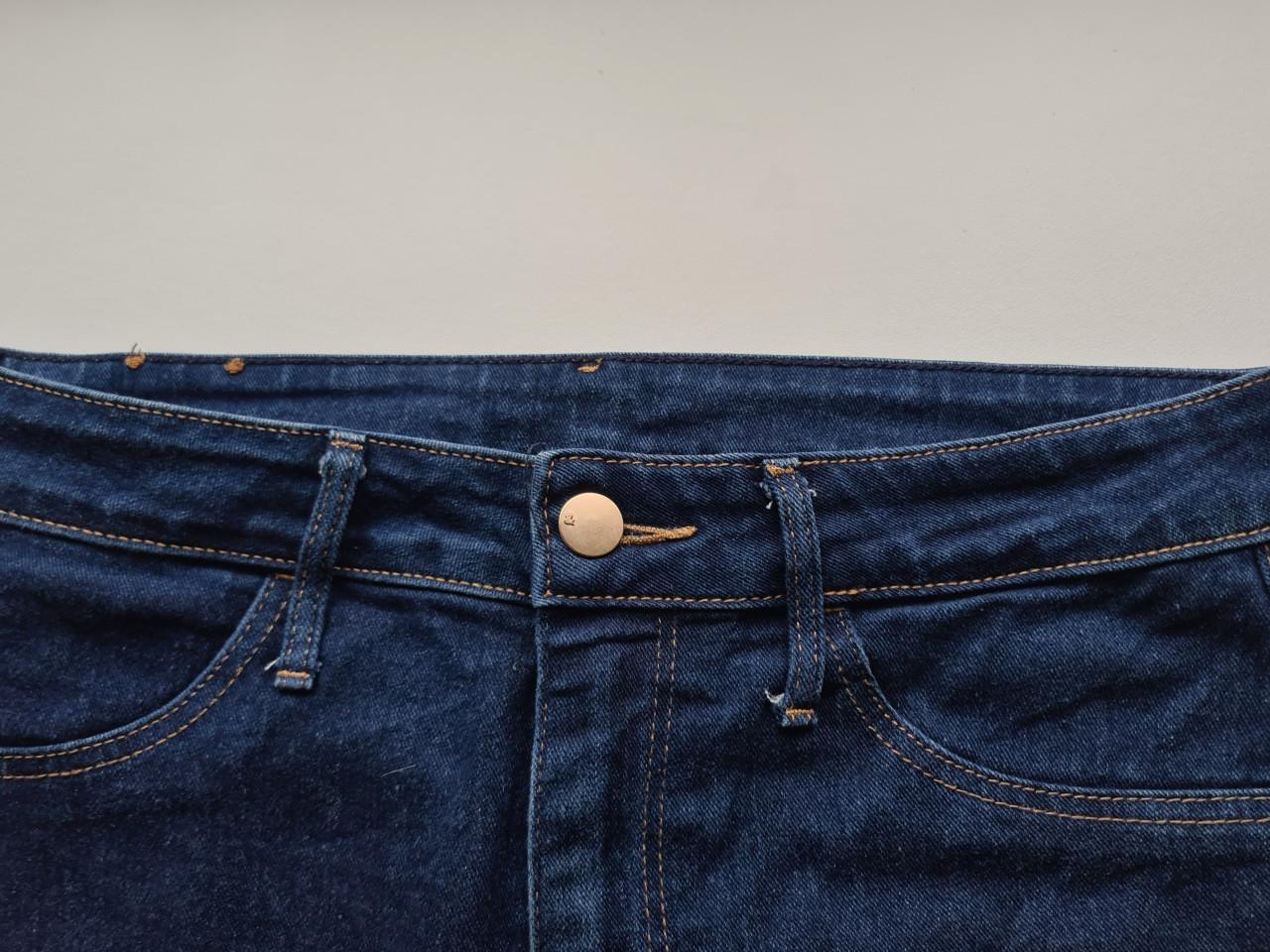 Donker blauwe skinny stretch spijkerbroek van H&M  Maat M