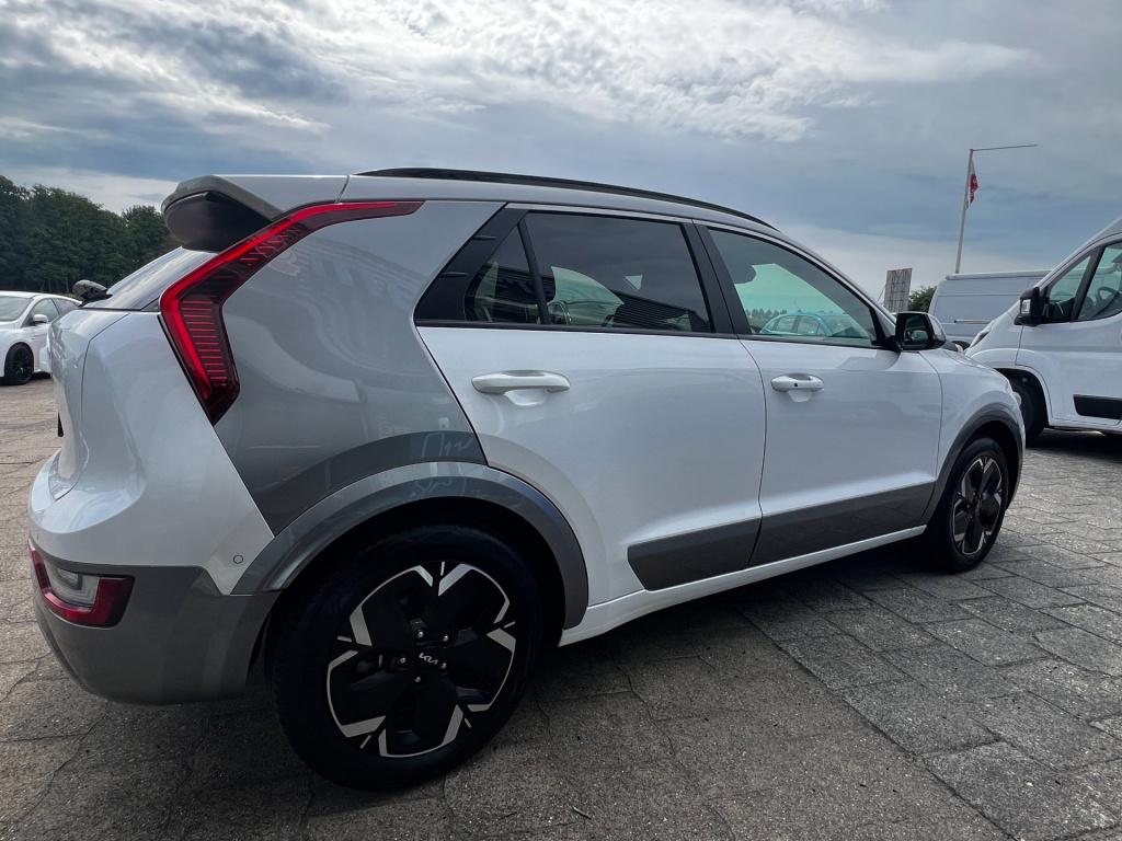 Kia Niro Ev executiveline 64.8 kwh full option, trekhaak afn. pearl white