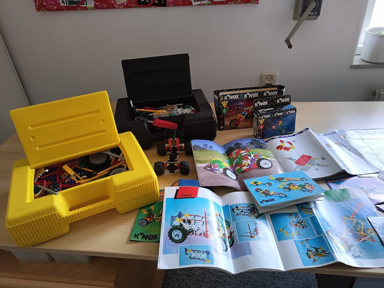 K’NEX set met opbergkoffers, bouwboekjes & onderdelen