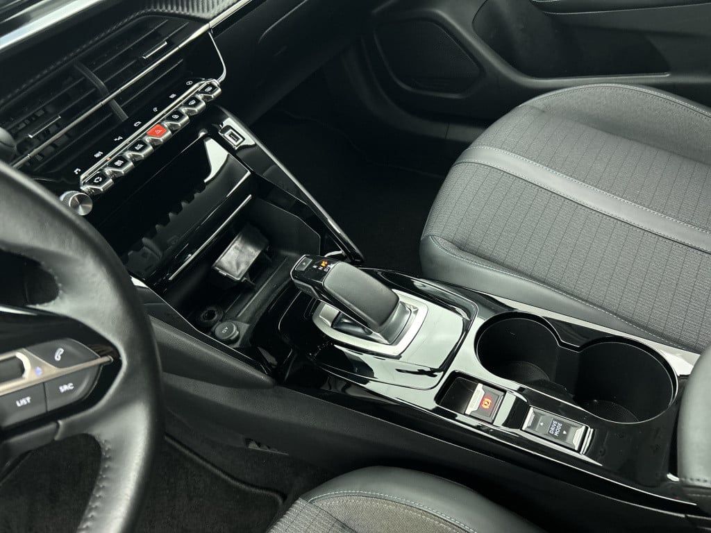 Peugeot E-2008 ev blue lease allure 50 kwh | rijklaar |