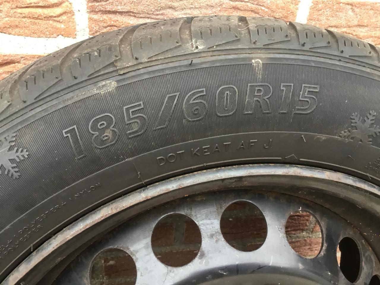 Te koop 4 winterbanden jinju 185/60R15