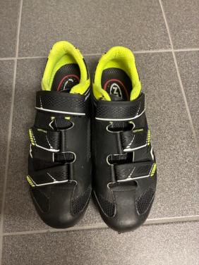 Wielrenschoenen maat 39 zgan