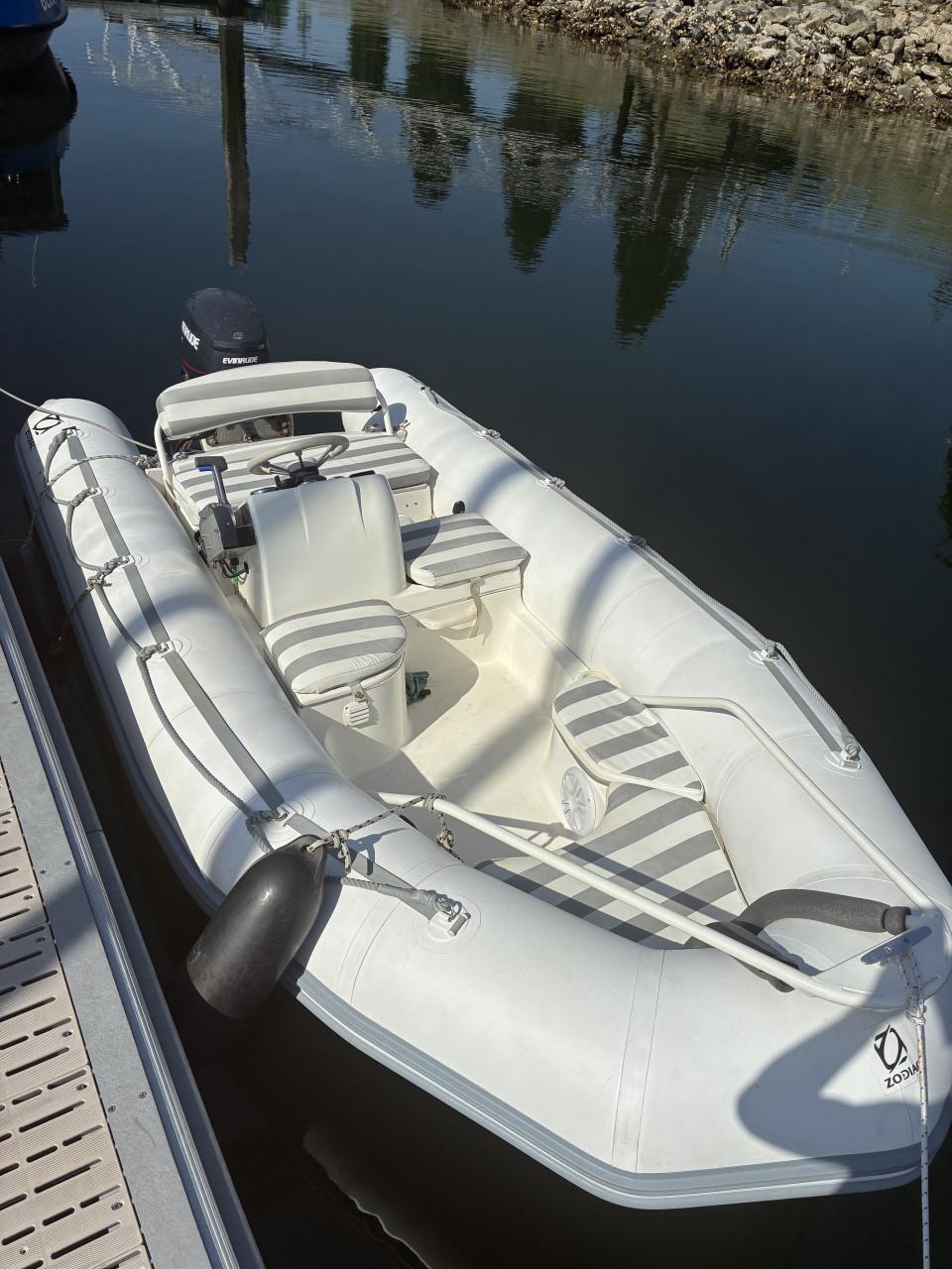 Zodiac yachtline 420 met 40 pk evinrude e-tec en riba trailer
