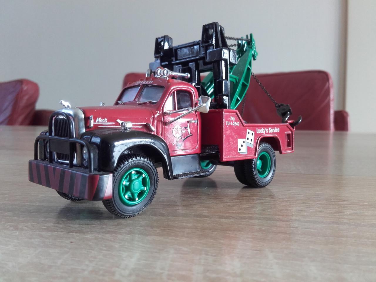 Mack type B takelwagen Corgi toys.