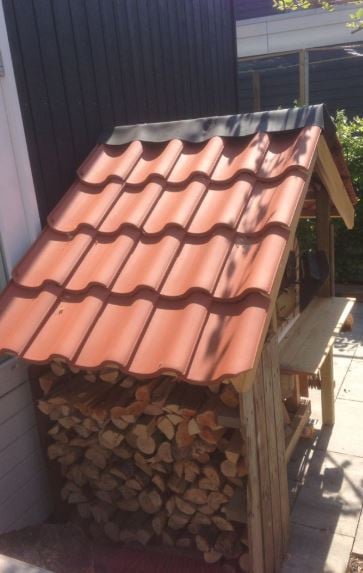 Te koop : dakpannen Koramic Narvik Tegelen kleur rood  voor klein afdakje ,