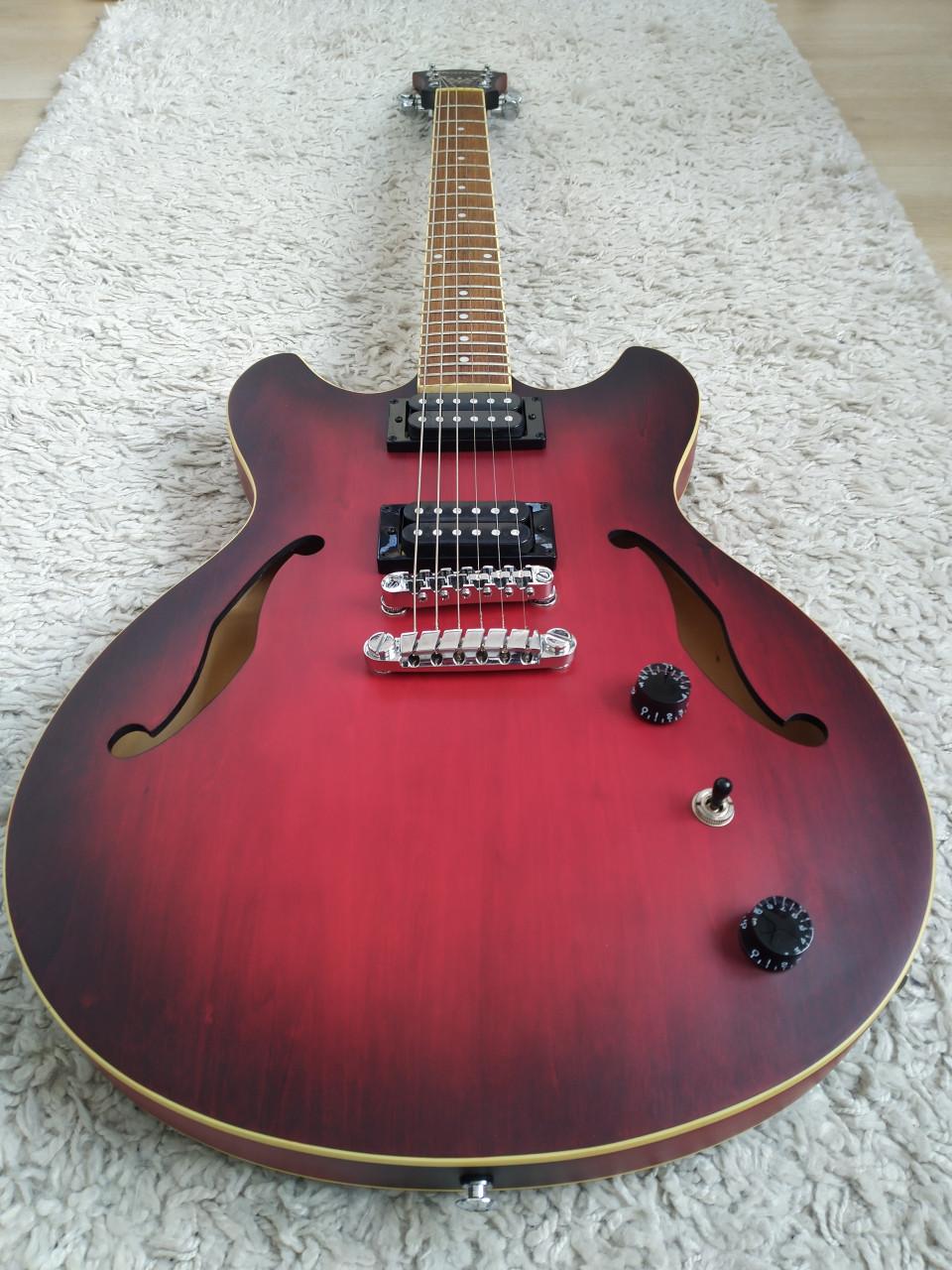 Ibanez AS53 Artcore Sunburst Red Flat z.g.a.n. 220 EURO.