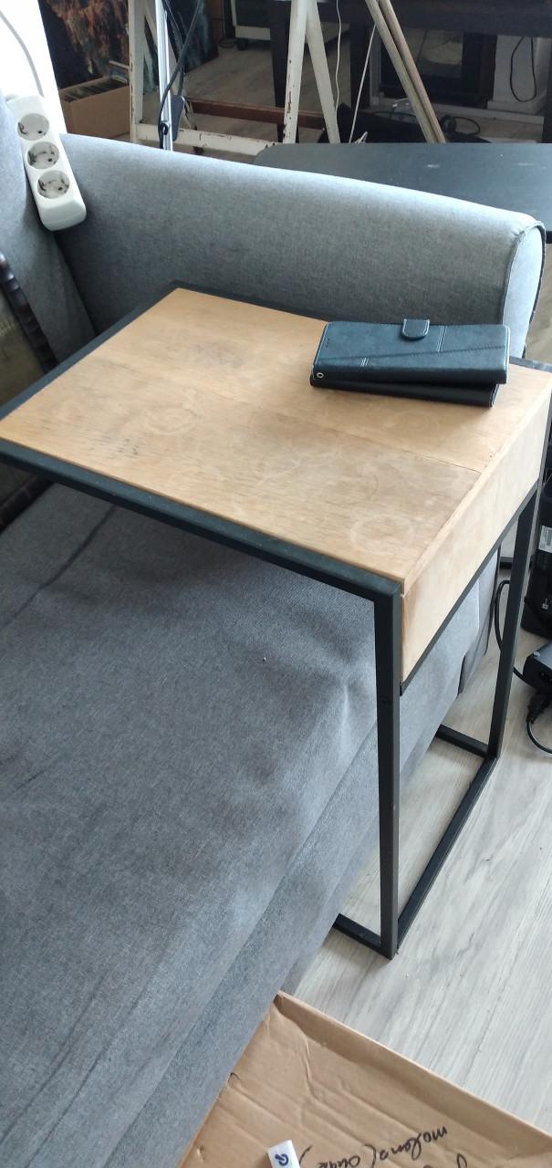 Tafeltje dat onder de bank geschoven kan