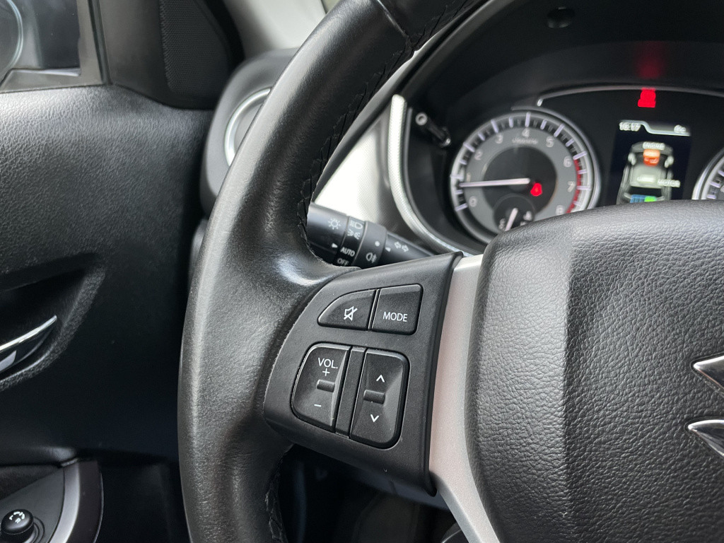 Suzuki Vitara 1.4 boosterjet style smart hybrid
