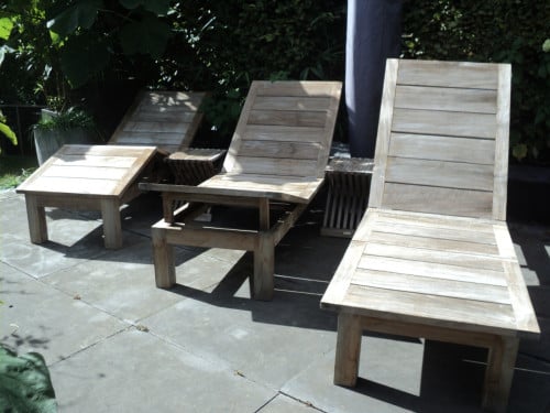 Set van 3 SCHITTERENDE teak houten ligbedden met tafeltjes +kussens