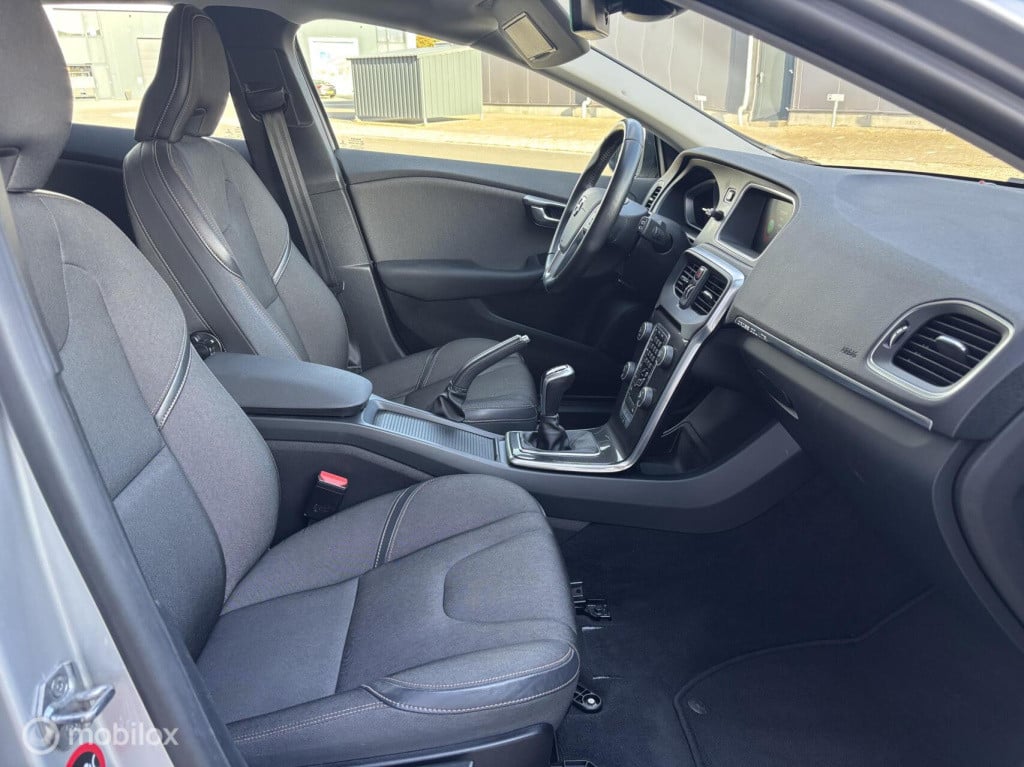 Volvo V40 cross country 2.0 t3 momentum