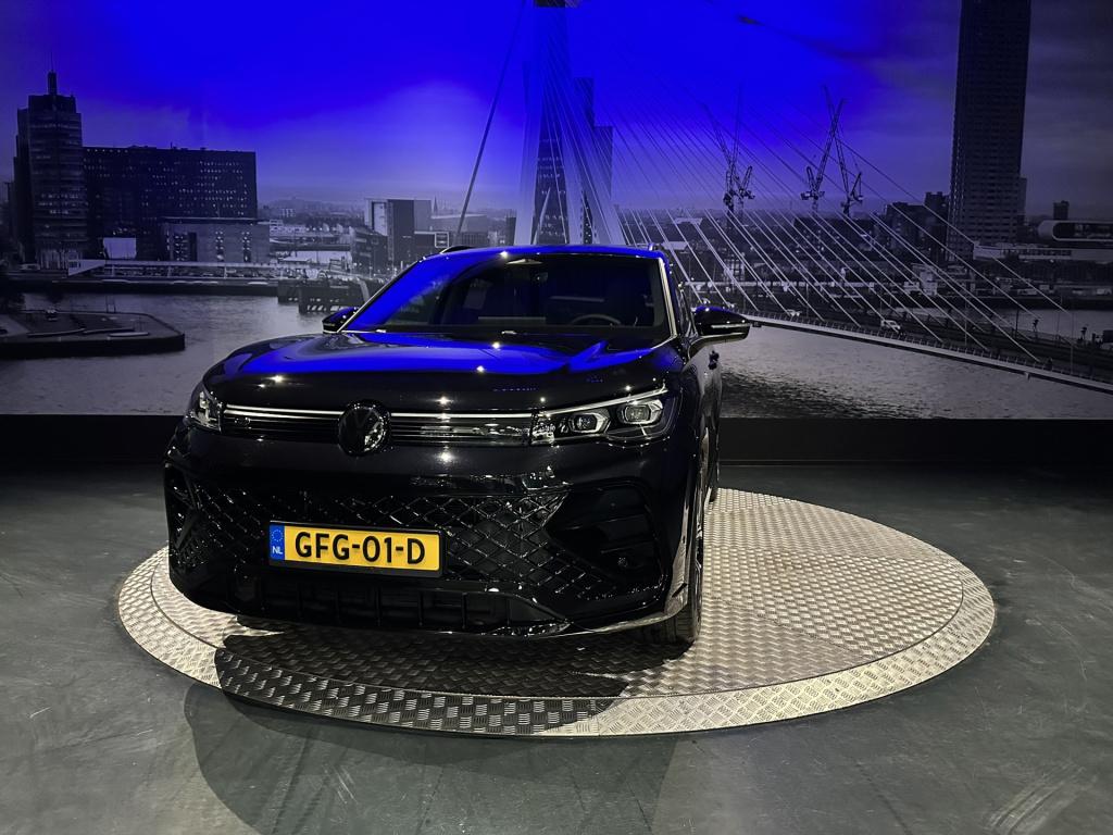 Volkswagen Tiguan 1.5 etsi r-line business *standkachel*pano*trekhaak*harma