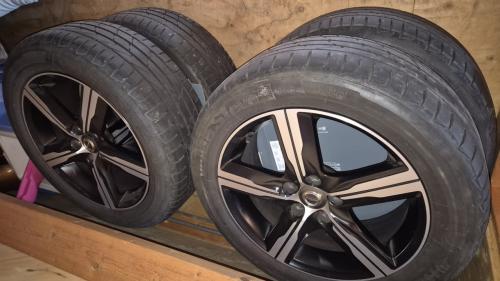 Originele Volvo 17' velgen met Hankook zomerbanden nog als nieuw.