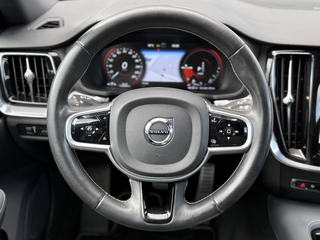Volvo V60 t6 340pk recharge r-design| adap.cruise| trekhaak| camera| h&k s