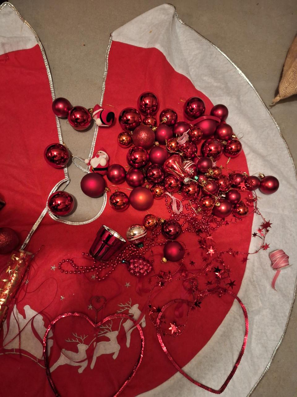 Rode kerstspullen met lampjes