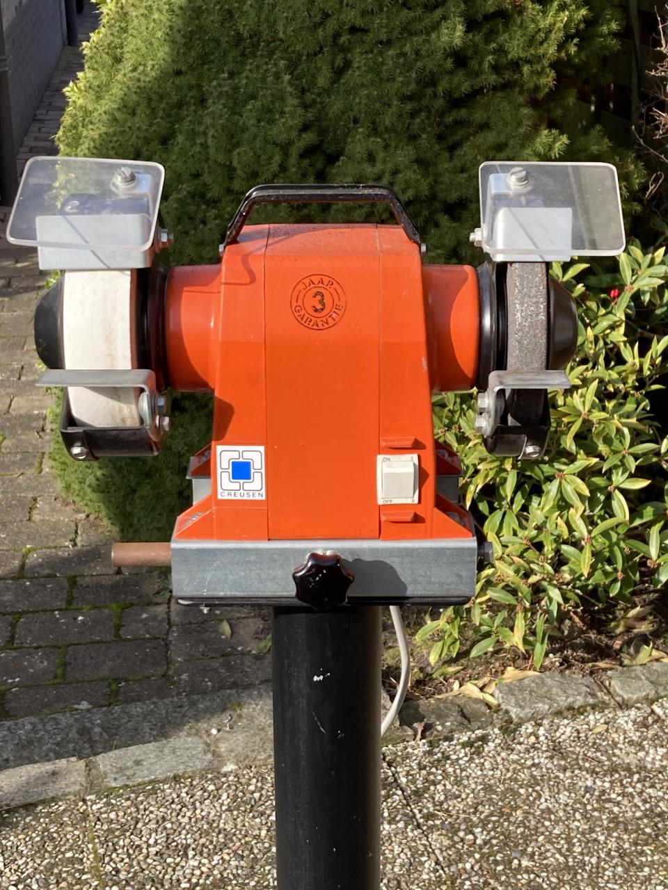 Slijpmachine op standaard