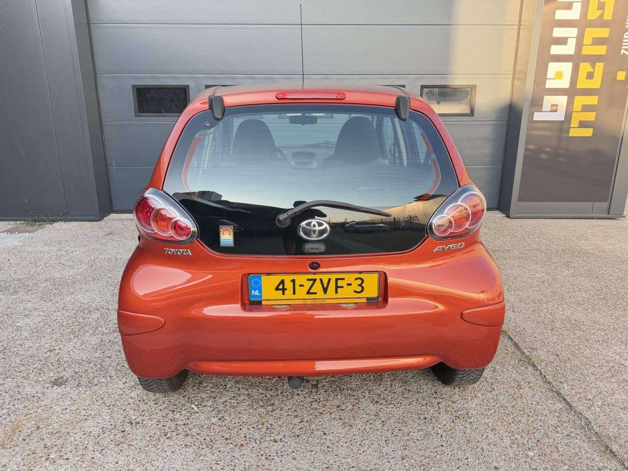 Toyota Aygo 1.0 12V Vvt-i 5DRS 2013 Dynamic Orange Airco Apk