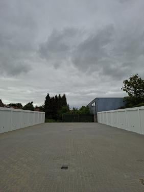 TE HUUR NIEUWE GARAGEBOXEN IN CLINGE