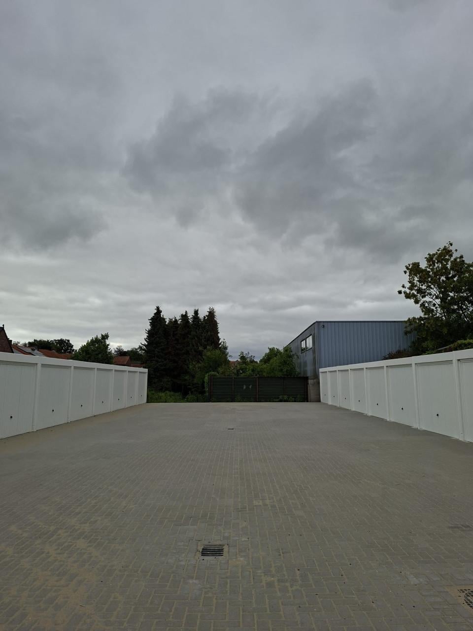 TE HUUR NIEUWE GARAGEBOXEN IN CLINGE