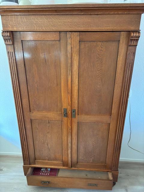 Te koop :Linnenkast uit Grootmoederstijd