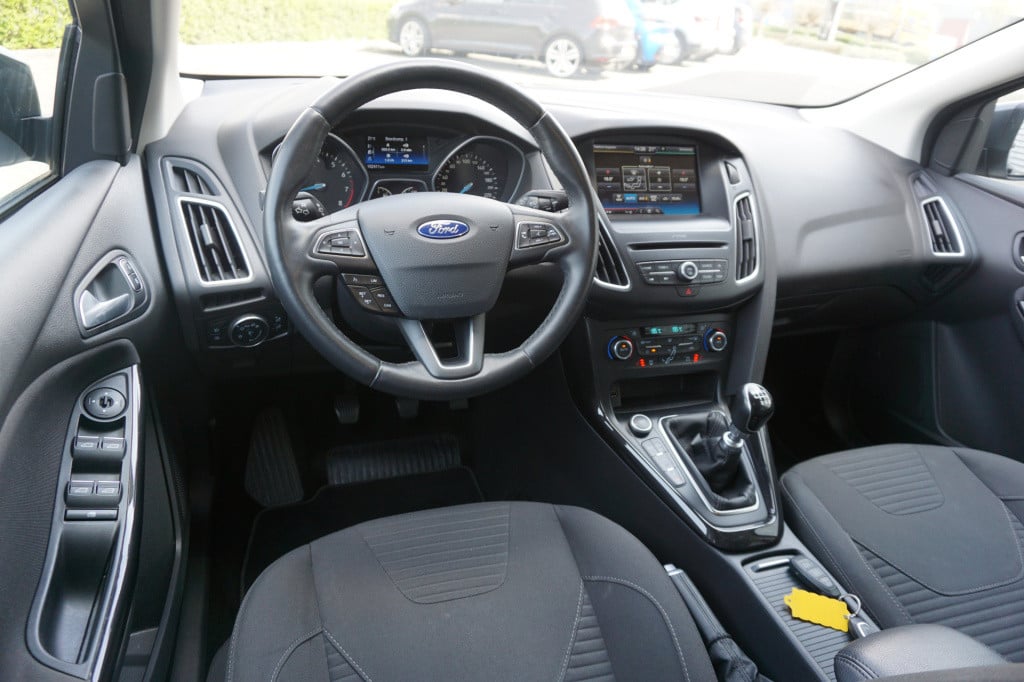 Ford Focus wagon 1.0 titanium climate / navi / stoelverw. / cruise / trekha