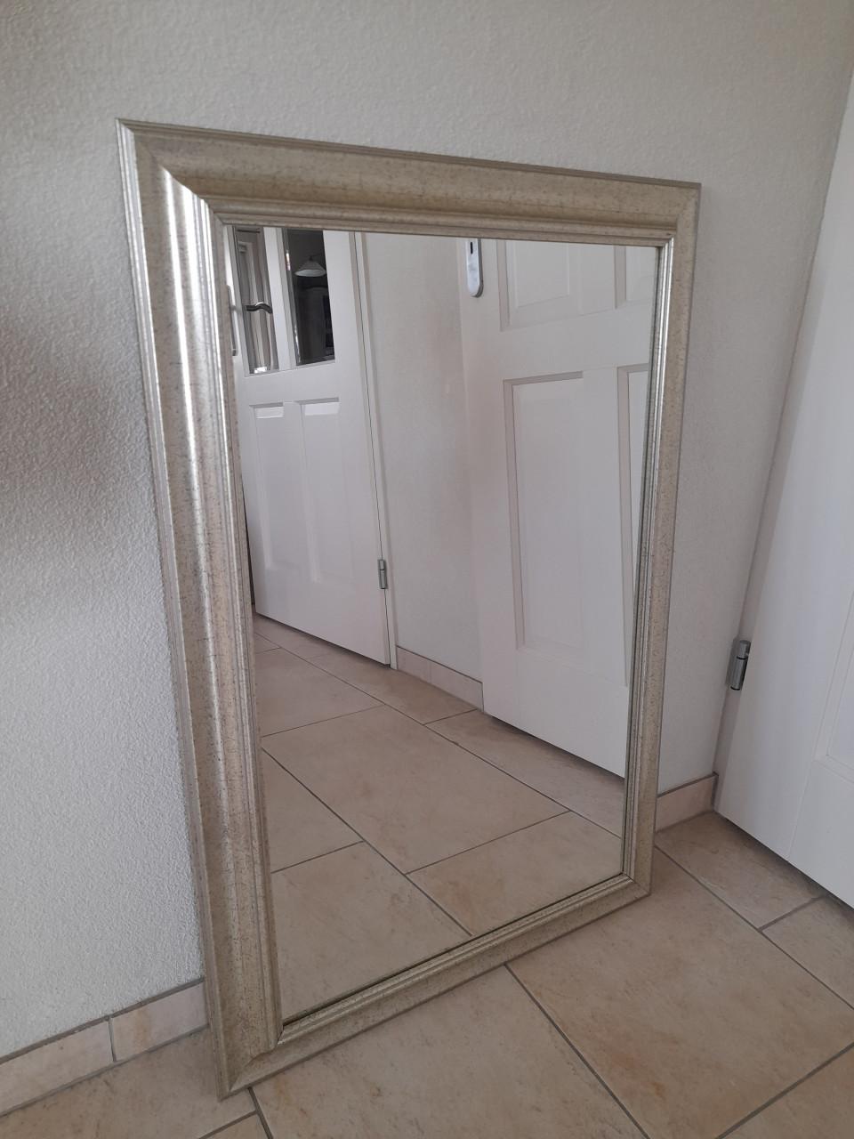 Mooie spiegel 62,5 x 92,5 ( in goede staat )