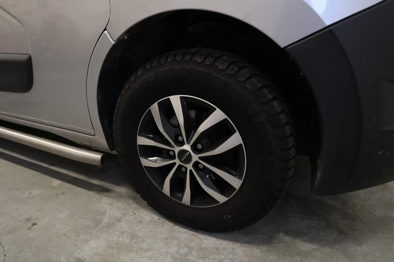 Renault Master, automaat, professioneel ingebouwd 2024/ 2025, top conditie.