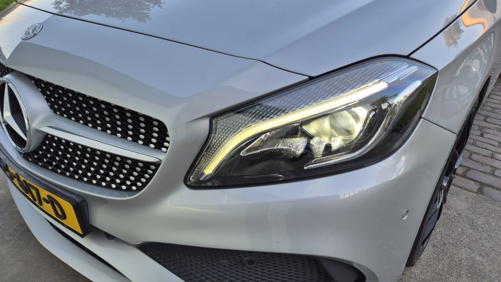 Mercedes-Benz A-Klasse 180 bus.sol amg*led*navi*stoelvrw*18 inch*leder*zwar