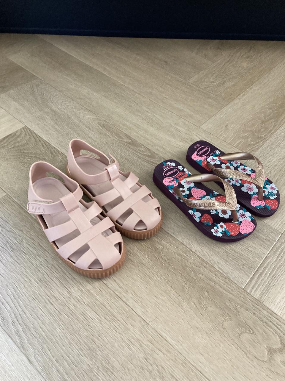 Waterschoenen en teenslippers maat 27 28