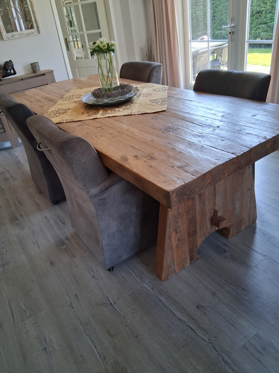 Eetkamertafel massief hout