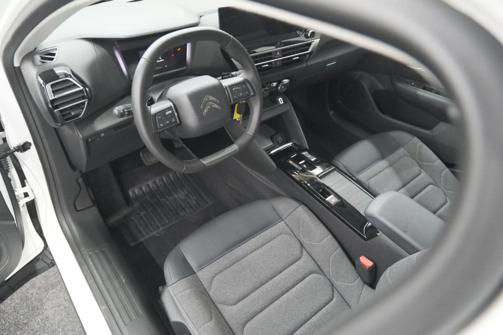 Citroen C4 puretech 130 eat8 feel edition | camera | apple carplay | parkee