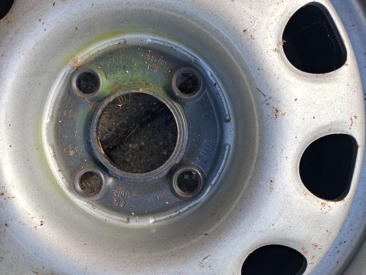 Originele VW Golf 3 stalen velgen 14 inch incl. VW doppen