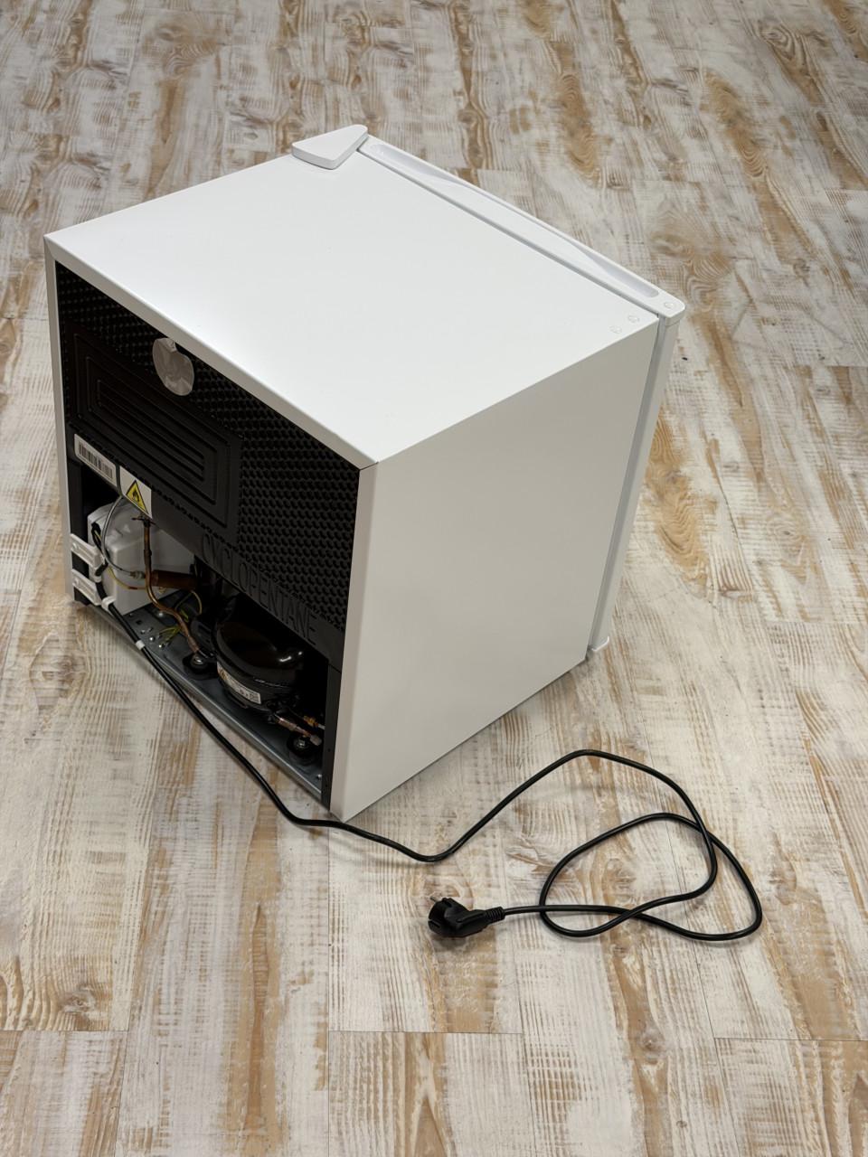 Tomado Minivriezer 31L Wit tafelmodel Compact 6 Maanden Oud