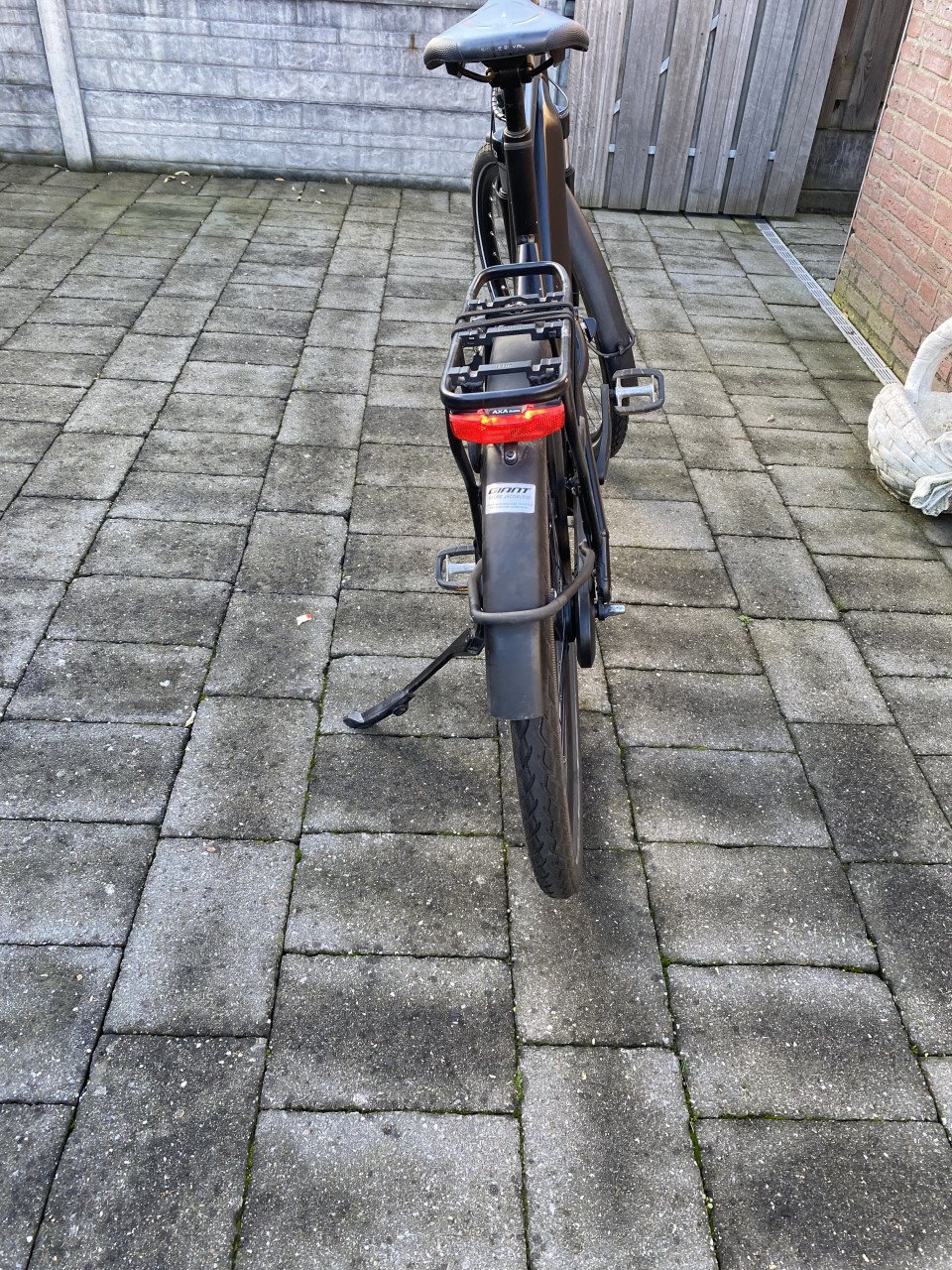 Giant Chill.    Giant Ease E+1 elektrische fiets.  Giant Daily Tour.